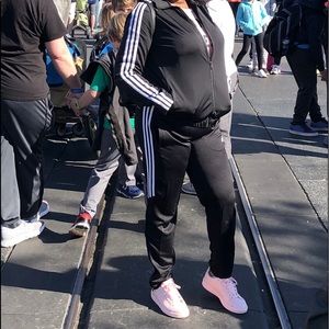 ✨Adidas Jogger✨ Bottoms Large, Top XL